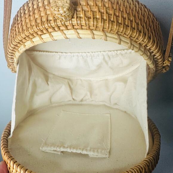 NWT Hand Woven Guatemalan Rattan Tan Wicker Straw Basket Beach Crossbody Purse - Picture 7 of 9